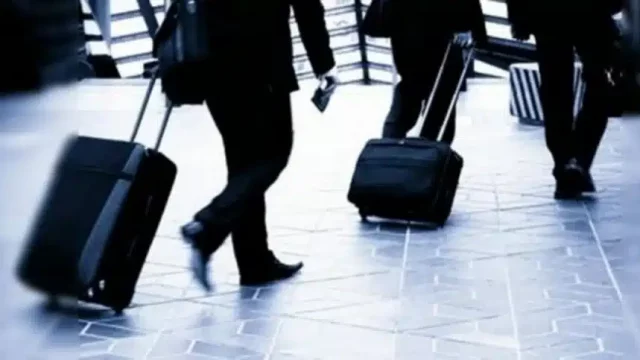 Infographie listant 7 causes de l'hémorragie des talents, comme la communication floue ou le climat toxique, analysées par l'approche systémique.